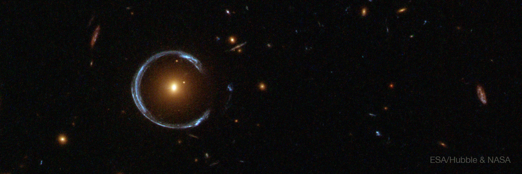 The Cosmic Horseshoe strong gravitational lens observed with HST